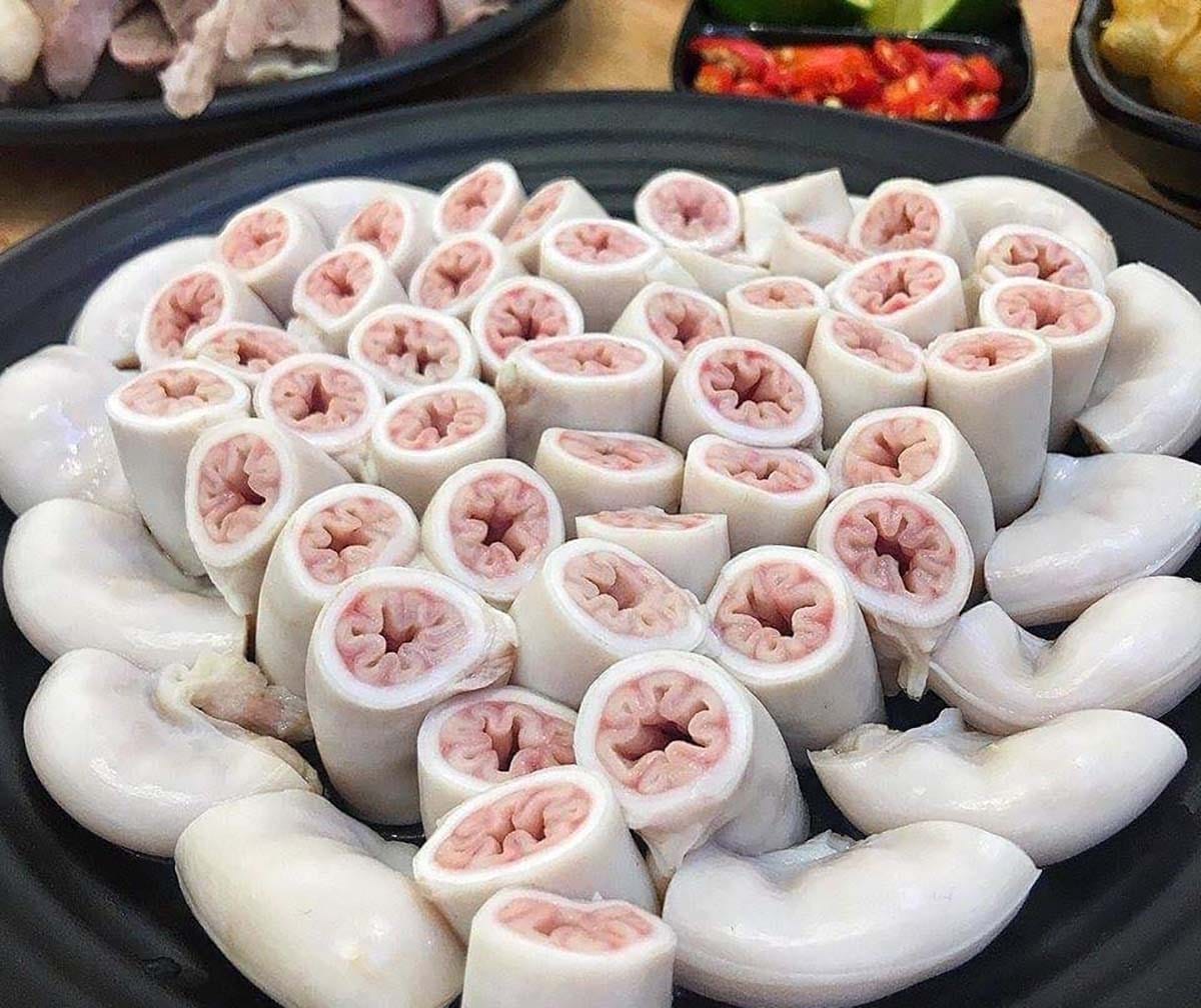 Bát lòng xe điếu đã luộc chín, sẵn sàng thưởng thức với nước mắm gừng