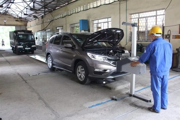 Các quy định về thời hạn, chu kỳ kiểm định và chi phí đăng kiểm xe 7 chỗ thương mại và cá nhân