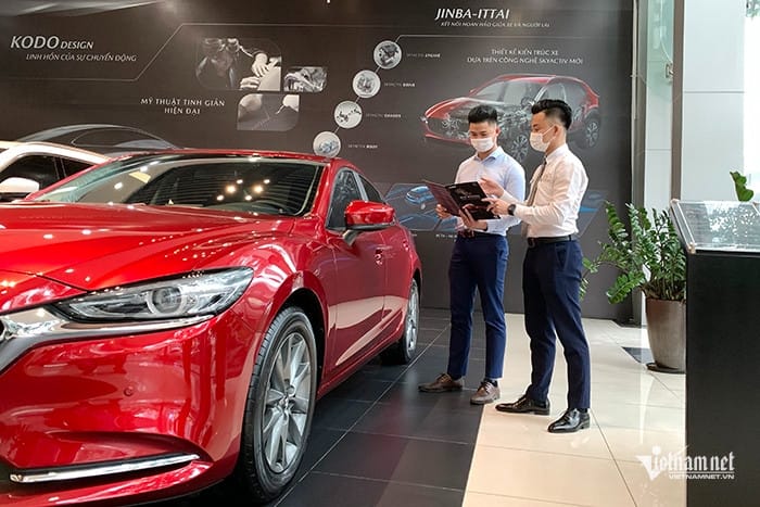Chiếc xe màu đỏ tượng trưng cho sự may mắn, rất hợp với người tuổi Bính Dần 1986