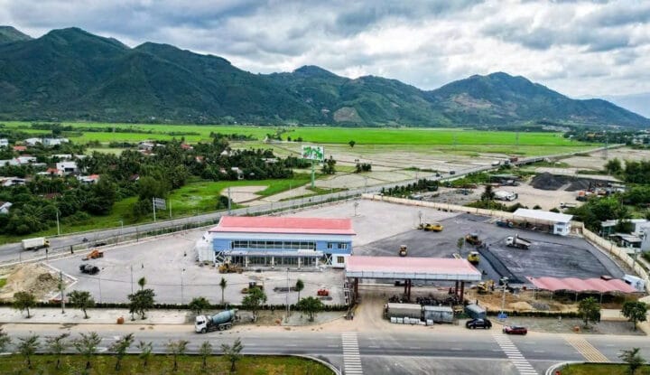 Cổng vào bến xe Nha Trang mới với kiến trúc hiện đại