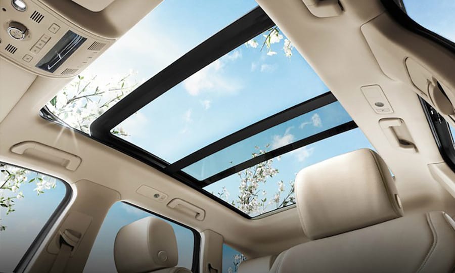 Cửa sổ trời Kia Sedona thoáng đãng