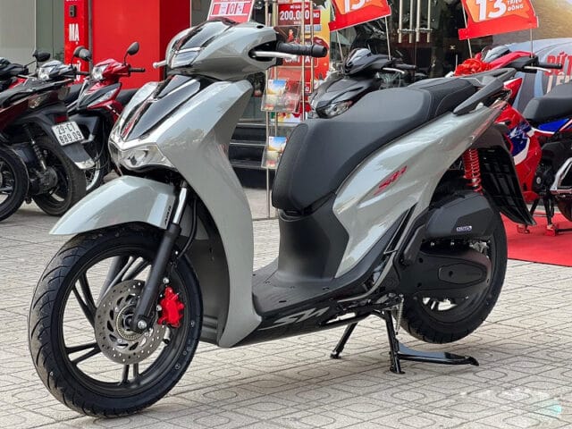 Đầu xe Honda SH 125i với thiết kế sắc sảo và đèn LED hiện đại
