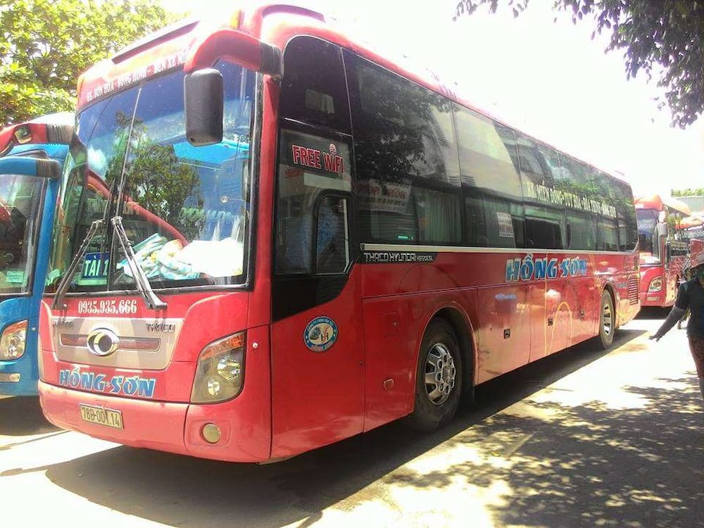 Đội ngũ hỗ trợ khách hàng chuyên nghiệp của Nhà xe Hồng Sơn luôn sẵn sàng giải đáp thắc mắc