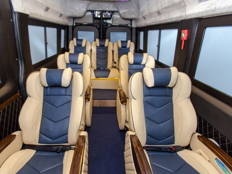Dòng xe Limousine hiện đại của Hanoi Limo phục vụ tuyến Nam Định Hà Nội.