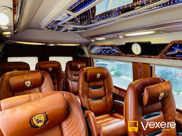 Ghế bọc da cao cấp trên xe Hoàng Vũ Limousine Sài Gòn Phan Thiết