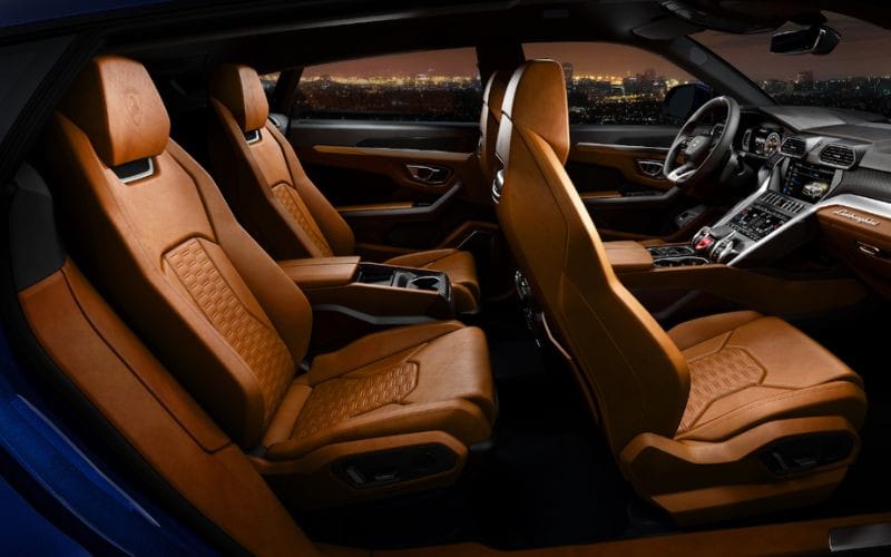 Ghế ngồi bọc da thượng hạng trên Lamborghini Urus