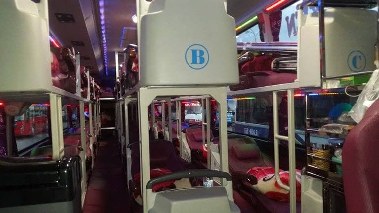 Giường nằm trên xe khách Lương Kiên Hải Phòng Sapa Lào Cai