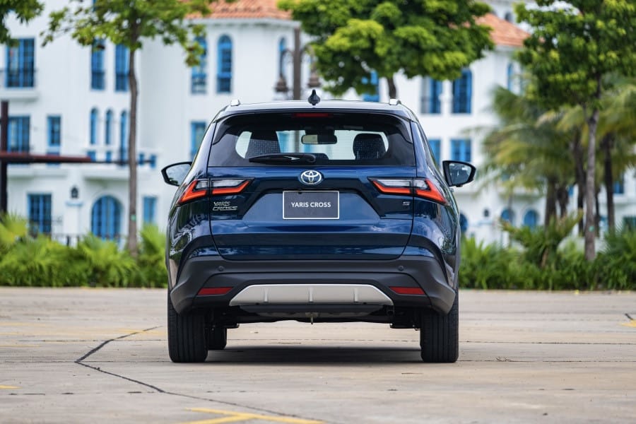 Góc nhìn phía trước xe Toyota Yaris Cross màu đen