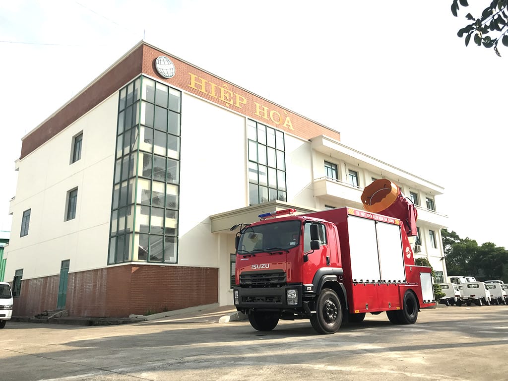Hệ thống quạt hút và thổi khói của xe cứu hỏa đang hoạt động mạnh mẽ