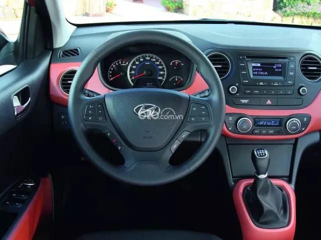 Hình ảnh chi tiết khoang nội thất Hyundai i10 cũ giá 200 triệu đồng