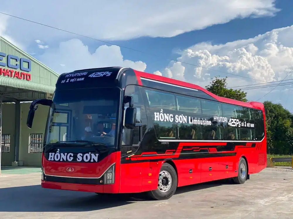 Hình ảnh của nhà xe Hồng Sơn chuẩn bị cho mùa Tết 2025, đảm bảo chất lượng dịch vụ