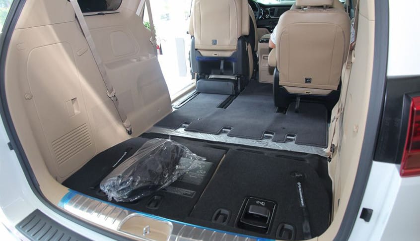 Khoang hành lý rộng rãi của Kia Sedona