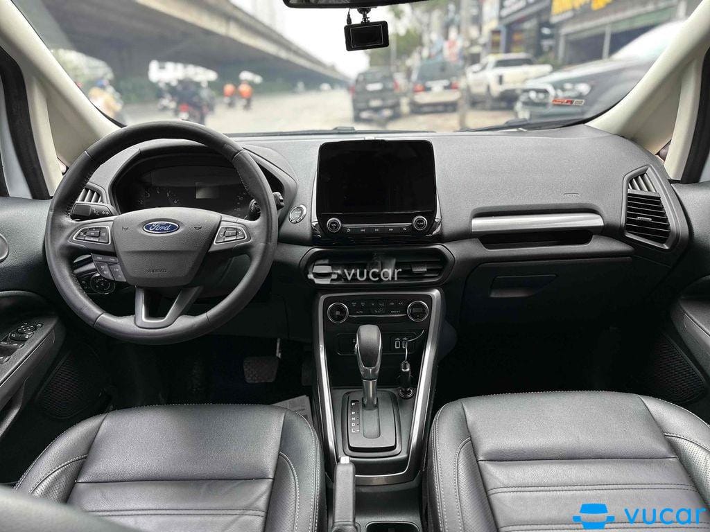 Khoang nội thất tiện nghi và hiện đại của Ford EcoSport, tối ưu cho trải nghiệm lái xe 5 chỗ gầm cao.