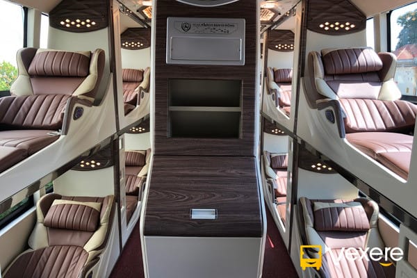 Không gian bên trong xe Liên Hưng Limousine rộng rãi, đảm bảo sự thoải mái cho hành khách