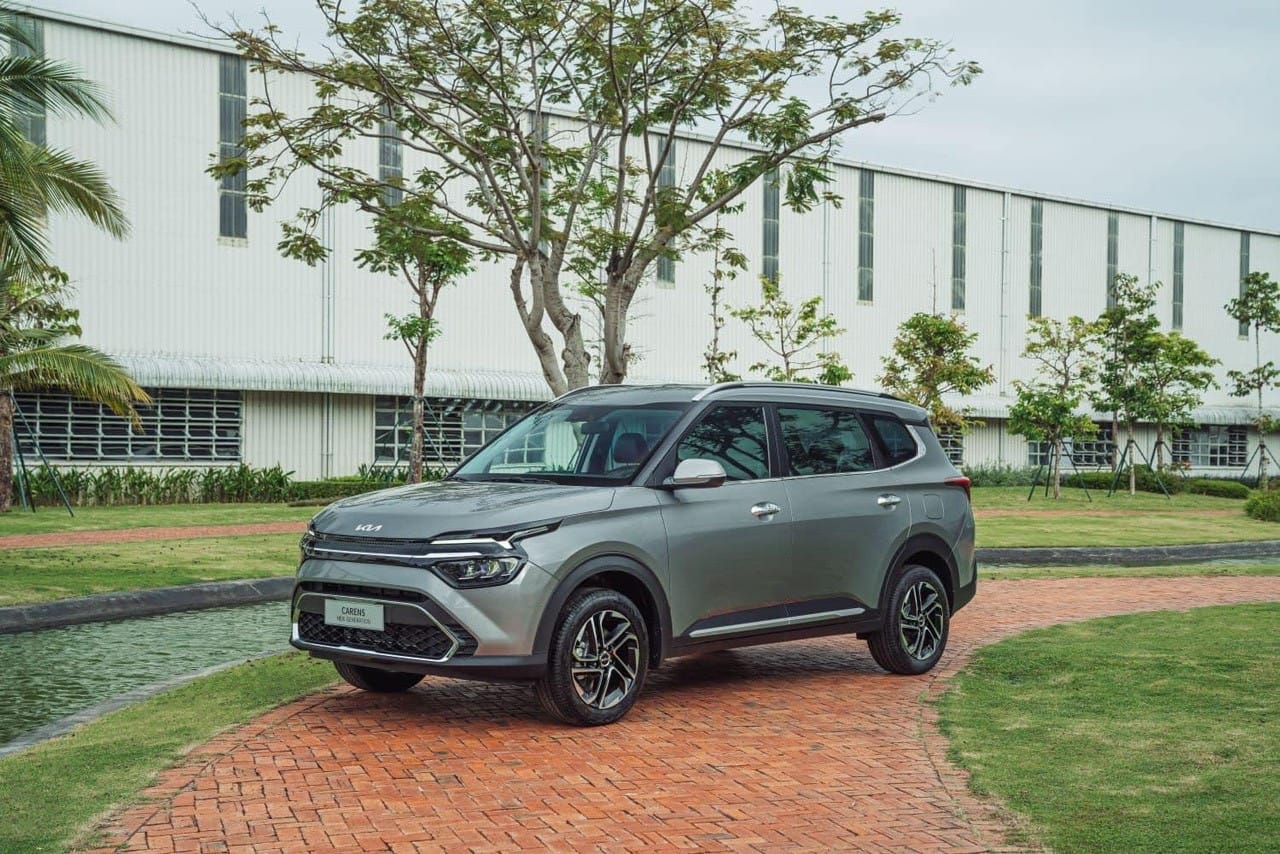 Kia Carens màu xám KLG