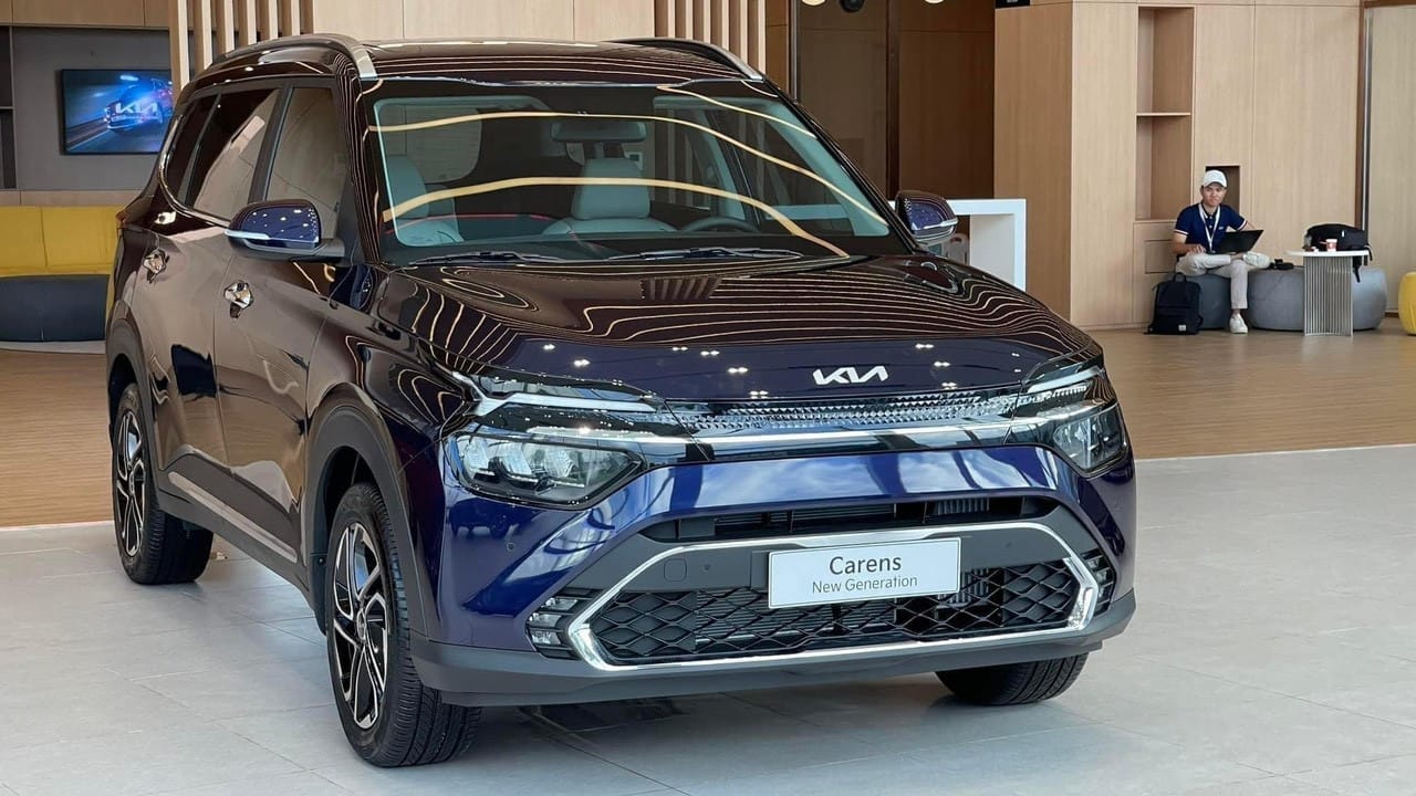 Kia Carens màu xanh tím D9B