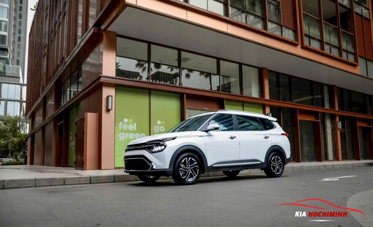 Kia Carens trông vừa giống MPV và SUV