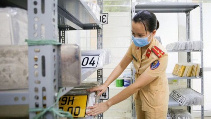 Màn hình hướng dẫn tham gia đấu giá biển số xe hơi trực tuyến qua nền tảng chính thức