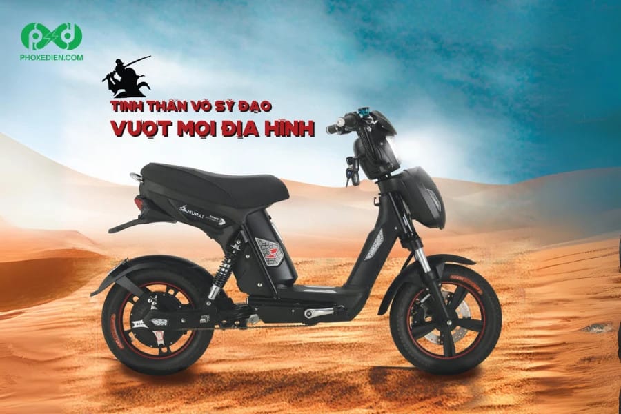 Mẫu xe đạp điện DK Samurai IV màu đen với thiết kế thể thao mạnh mẽ, gầm cao.