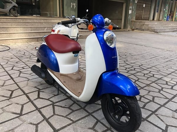 Mẫu xe Honda Scoopy 50cc nội địa Nhật màu trắng bạc còn rất mới