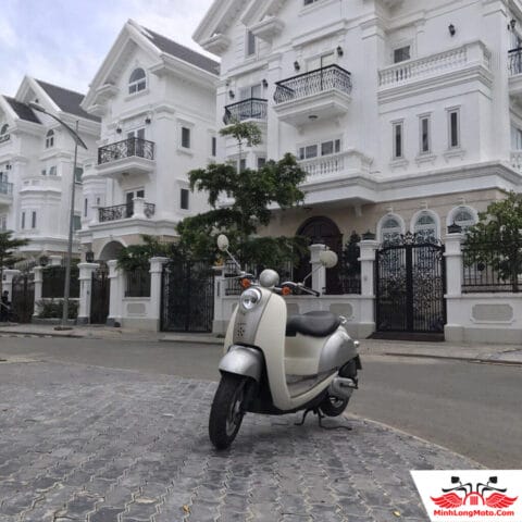 Mẫu xe tay ga Honda Scoopy 50cc màu trắng xanh hiện đại