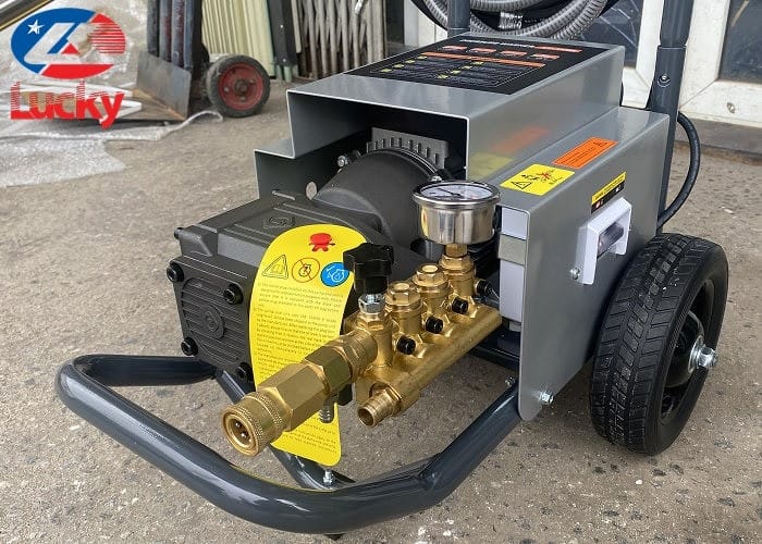 máy rửa xe áp lực cao Luba