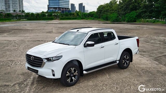 Mazda BT-50 bán tải mạnh mẽ, tham khảo giá xe oto Mazda BT-50 và khuyến mãi