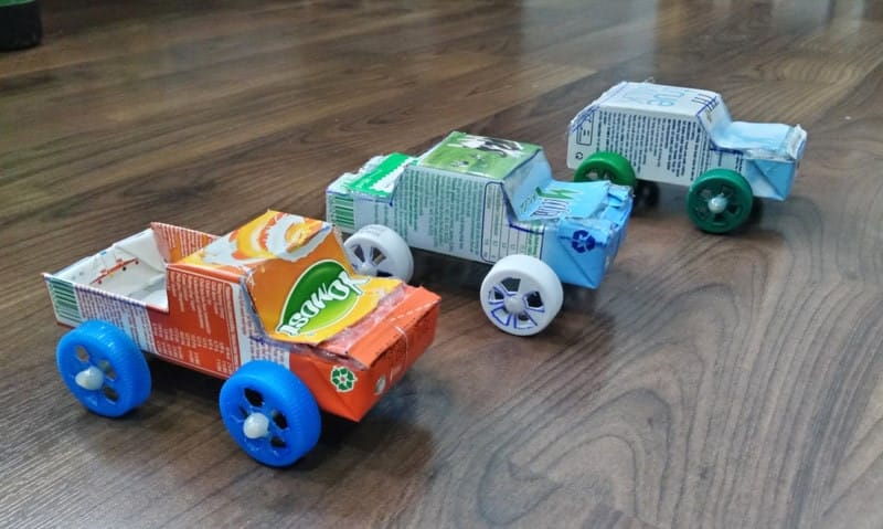 Mô hình xe hơi mini làm từ hộp sữa tái chế độc đáo