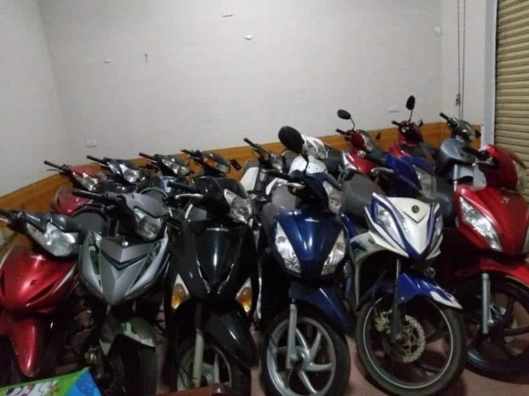 Một nhóm xe máy sẵn sàng phục vụ du khách thuê xe máy Bình Dương