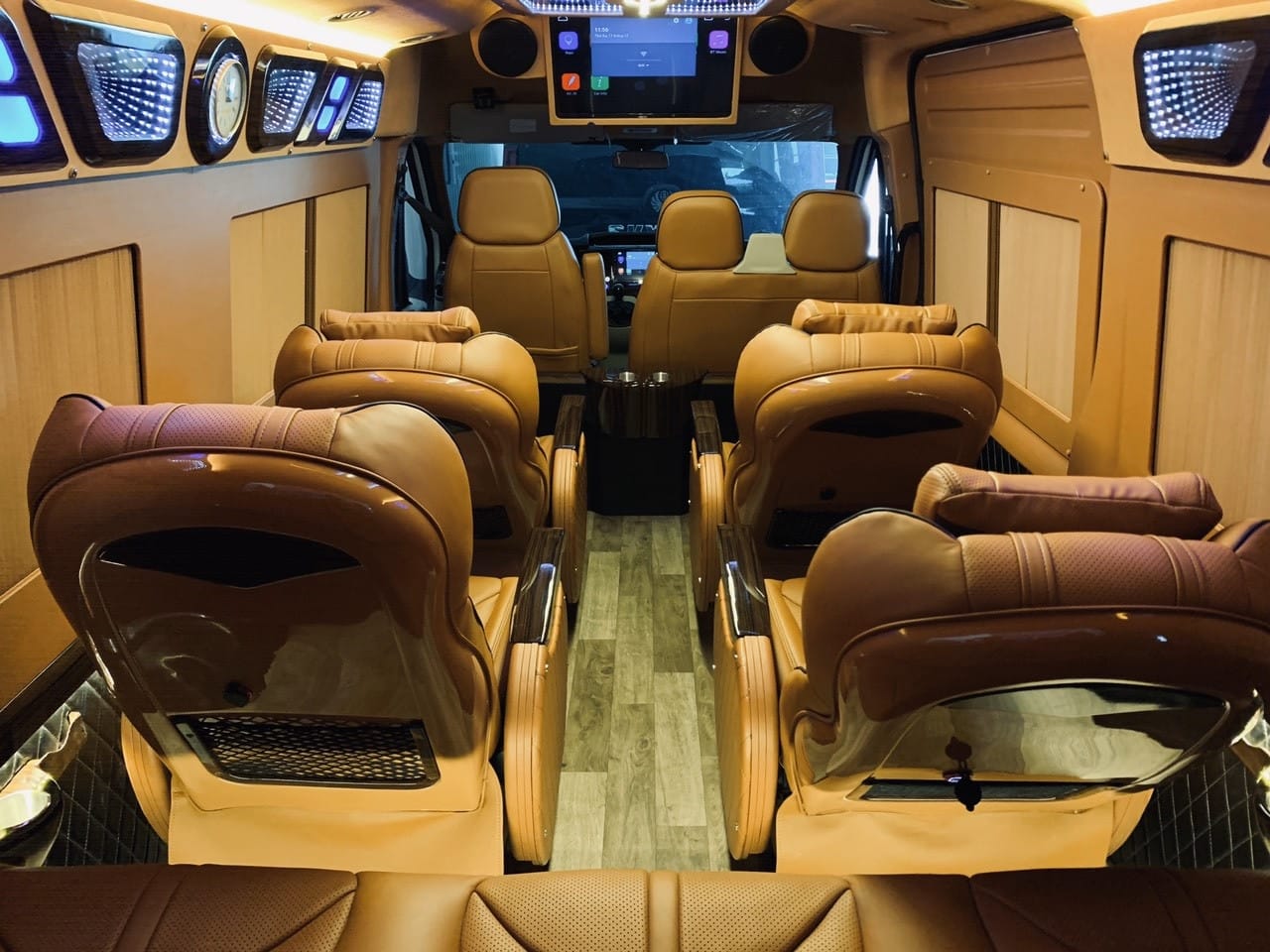 Ngoại thất xe limousine tuyến Hà Nội Thái Bình