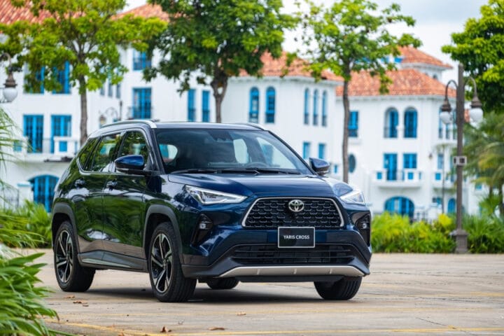 Ngoại thất Yaris Cross màu trắng đen năng động