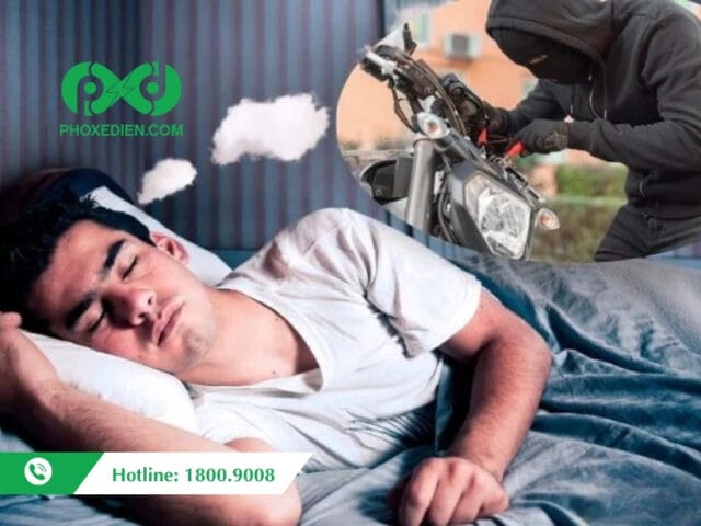 Người phụ nữ trầm tư lo lắng sau giấc mơ bị mất xe máy đầy bất an