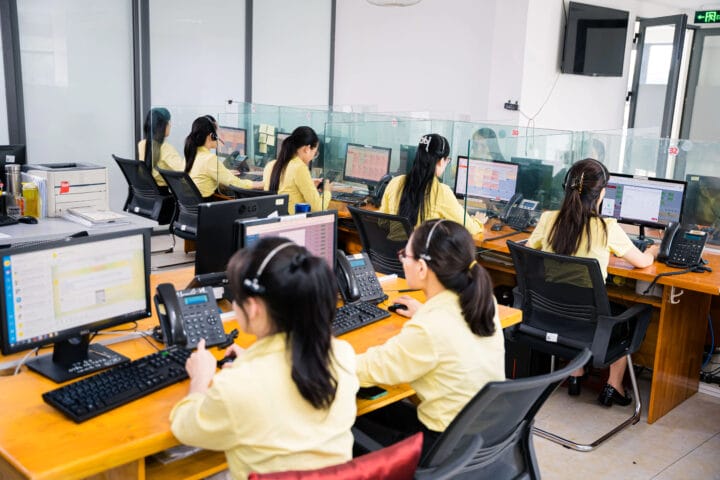 nhân viên tổng đài Văn Minh Nghệ An hỗ trợ đặt vé