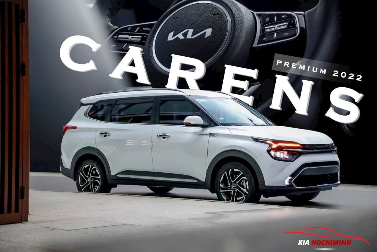 Nhìn từ bên hông, thân xe Kia Carens 2025 trông khỏe khoắn bởi những đường gân dập