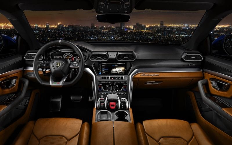 Nội thất Lamborghini Urus rộng rãi và tiện nghi