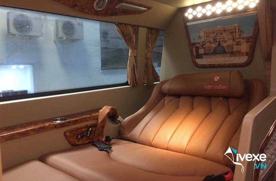 Nội thất sang trọng của dòng xe Limousine 22 phòng cao cấp của Việt Thắng, với tiện nghi hiện đại. Để đặt chỗ, hãy tìm số điện thoại xe khách Việt Thắng.