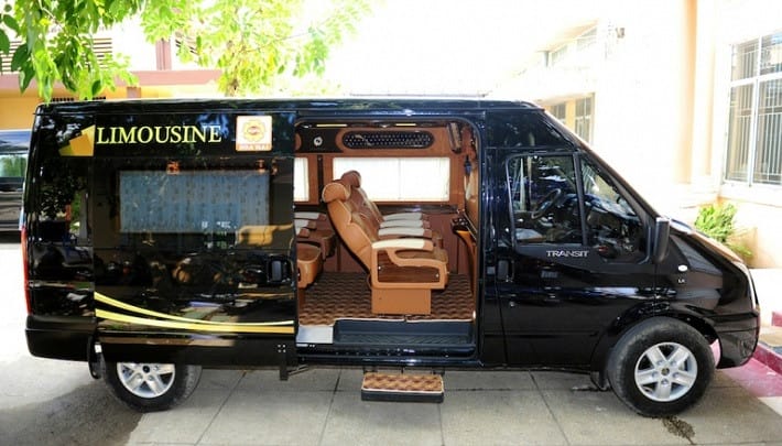 Nội thất sang trọng của xe Limousine Hoa Mai 9 chỗ với ghế bọc da cao cấp