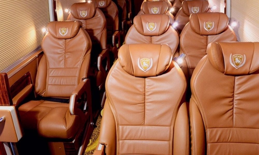 Nội thất xe Limousine của Thịnh Phát - Tuấn Anh được trang bị hiện đại và sang trọng, mang lại sự thoải mái cho hành khách trên tuyến đường xe từ sân bay Pleiku đi Măng Đen.
