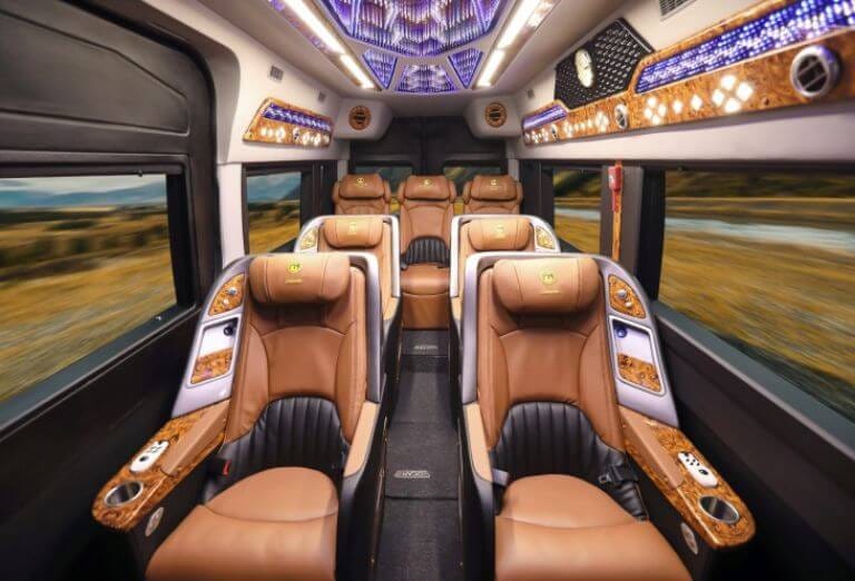 Phú Toán Limousine đón trả khách tận nơi chuyên nghiệp