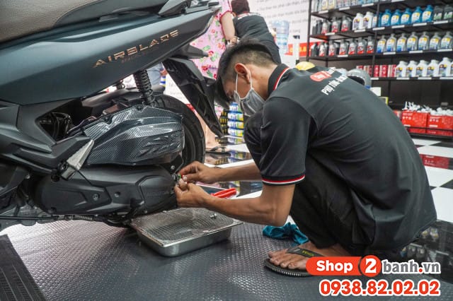 Quy trình thay nhớt hộp số xe tay ga, một phần quan trọng của việc chăm sóc xe tay ga.