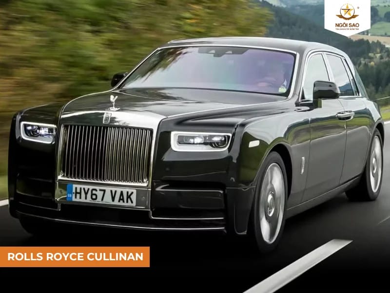 Rolls Royce Cullinan, mẫu SUV hạng sang với thiết kế bề thế và động cơ mạnh mẽ.