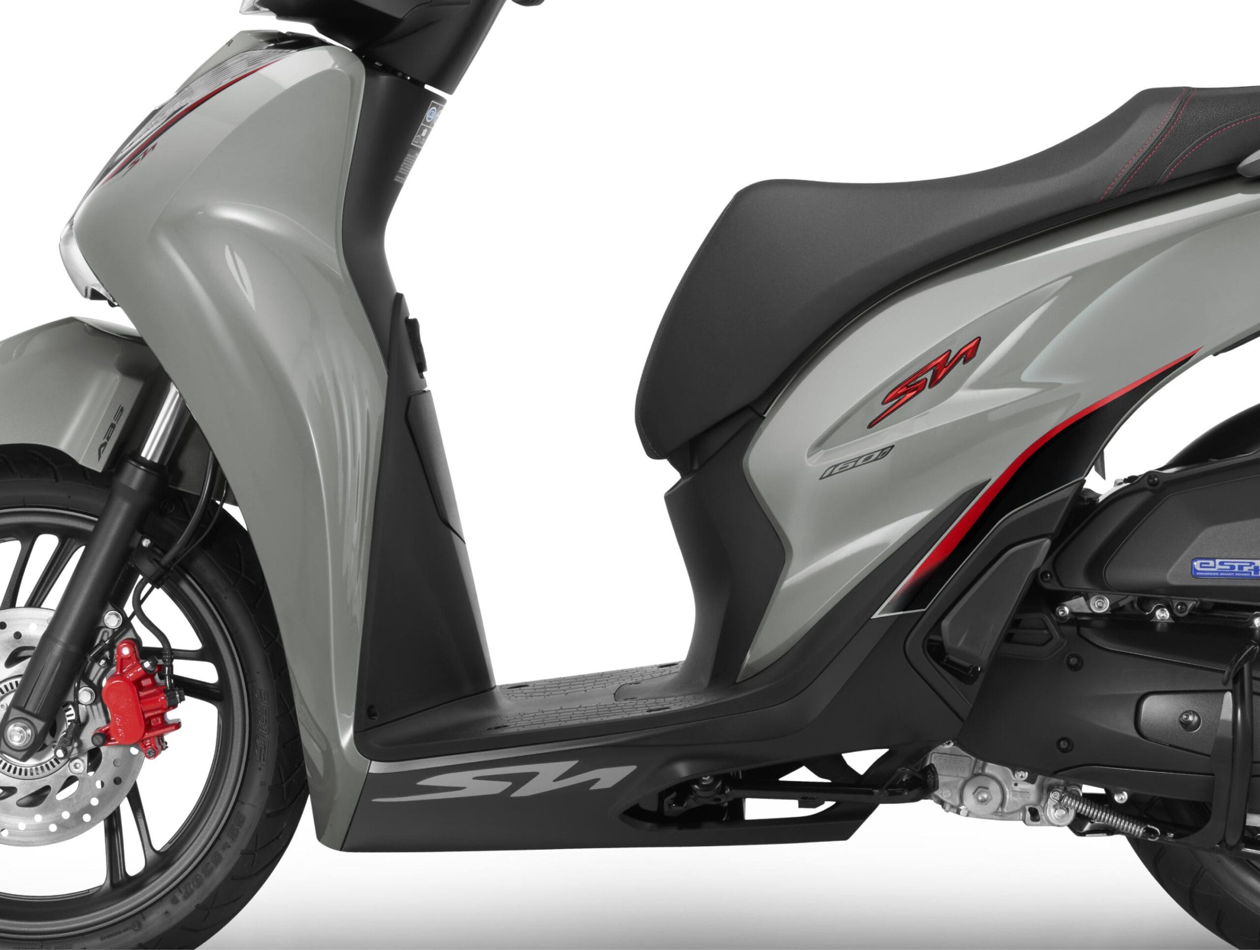 Sàn để chân rộng rãi và tiện dụng của Honda SH 125i