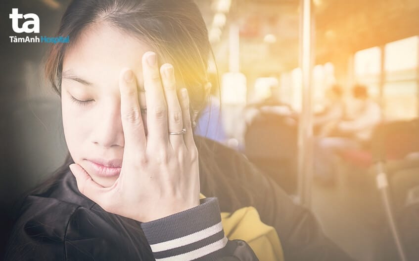 Tác dụng phụ buồn ngủ của thuốc chống say tàu xe.