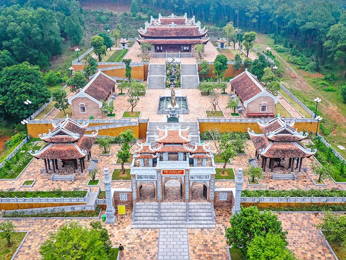 Tài xế chuyên nghiệp đang đón khách cho chuyến xe ghép Hà Nội Nghệ An