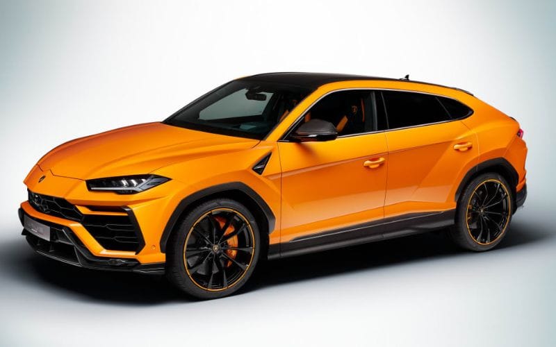 Thân xe Lamborghini Urus với đường gân thể thao