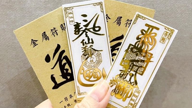 Thẻ bùa bình an Phật hộ mệnh mang lại may mắn cho tuổi Quý Hợi 1983