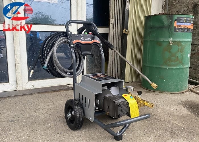 thiết bị rửa xe áp lực cao