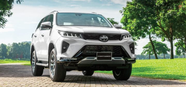 Thiết kế phần đầu xe Toyota 7 chỗ Fortuner mạnh mẽ