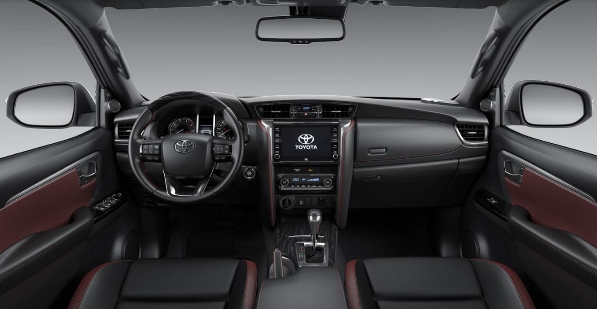 Tiện nghi hiện đại của xe Toyota 7 chỗ Fortuner