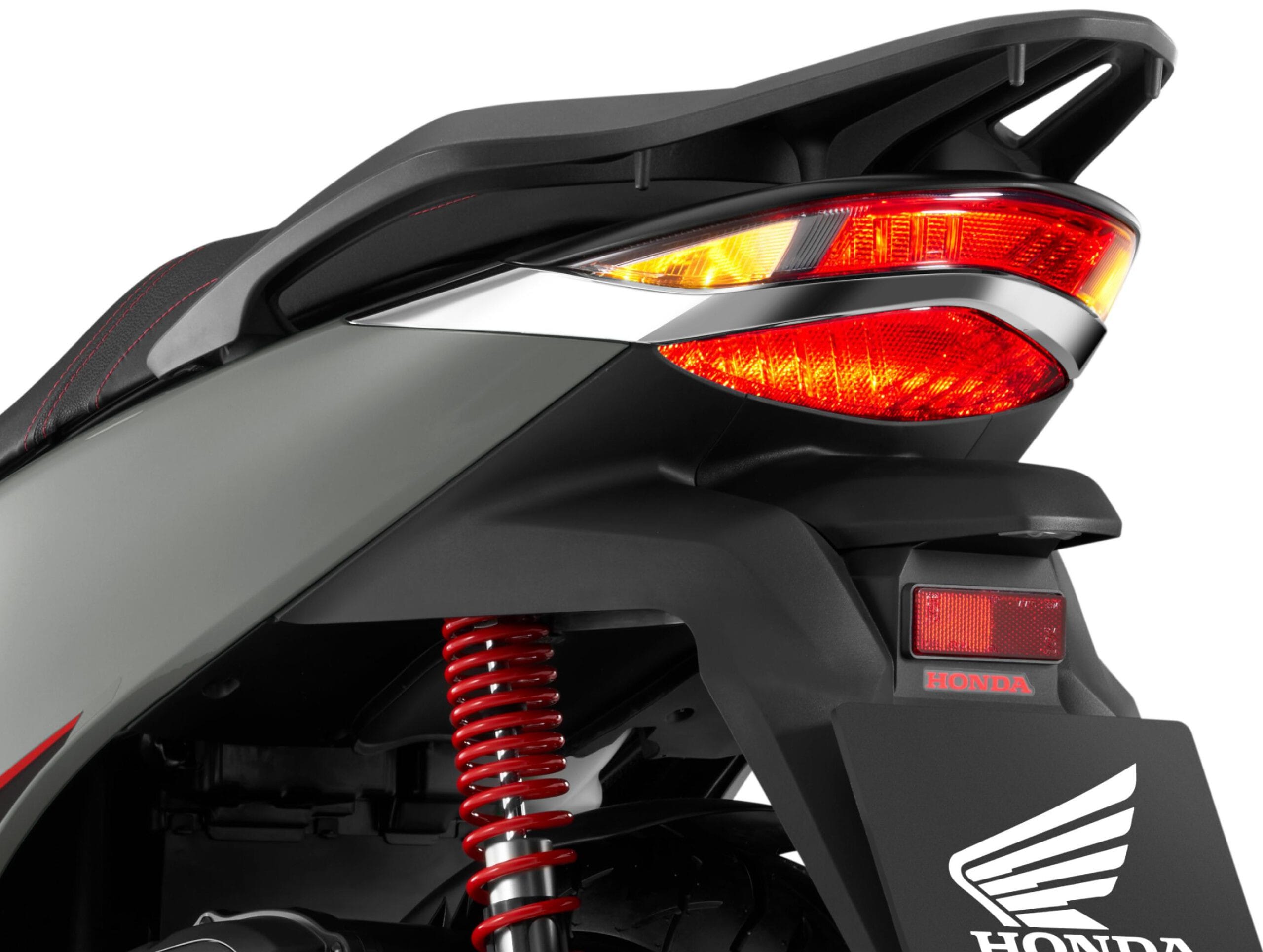 Tổng thể đuôi xe Honda SH 125i tinh xảo